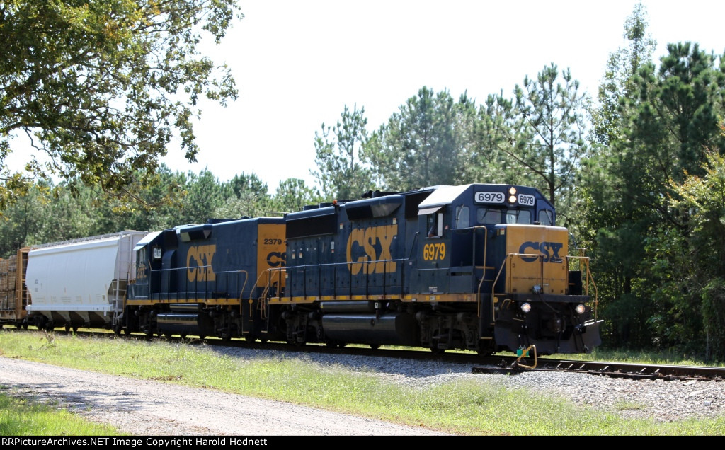 CSX 6979 & 2379 lead train F738 towards the yard